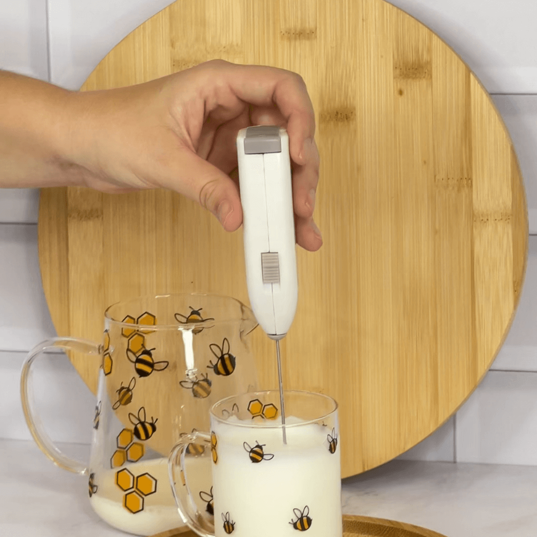 Mini Mixer Elétrico para Bebidas em Aço Inox e Plástico Branco